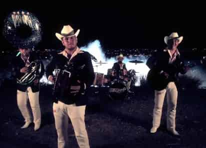  La banda mexicana Calibre 50 se muestra confiada en que su nuevo disco, 'Contigo', los lleve a la fama internacional que soñaron hace cuatro años cuando fundaron el grupo en su ciudad de origen Mazatlán, en el estado mexicano de Sinaloa. (Archivo)