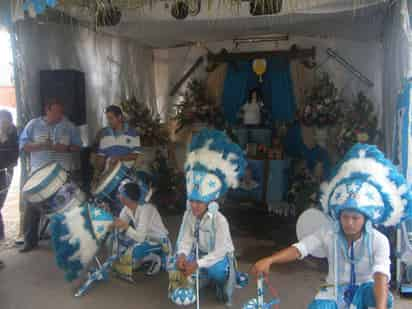 Tradición. Cada año se reúnen para venerar al Santo Niño y dar gracias por los favores recibidos. 