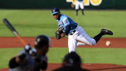 El pitcher Fabio Castro maniató durante ocho entradas a la ofensiva naranja, que se fue en blanco hasta el noveno inning. (Cortesía)