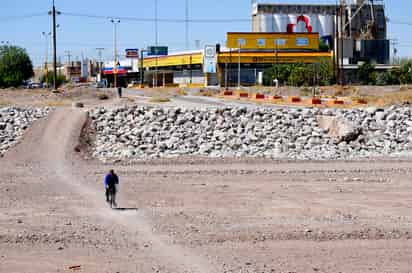 Proyecto. Esperan poder iniciar obra de construcción de puente en el vado del río Nazas.