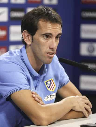 “Lo vi jugar el otro día contra el Atlético y me pareció un buen futbolista. Todo jugador que venga para sumar y mejorar al equipo, bienvenido sea', dijo el defensor. (EFE)