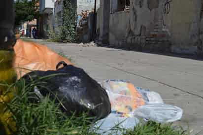 Vecinos piden a las autoridades que sancionen a quien ensucie las calles.