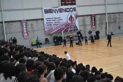 Celebran. Un número con mimos de la UANE fue parte del espectáculo que se llevó a cabo en los festejos del 40 aniversario.