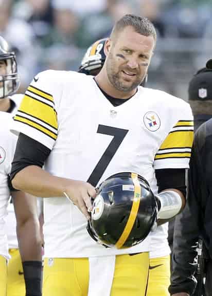 Roethlisberger aprovechó las facilidades que le dio la defensiva de Potros para despacharse con 40 pases completos y 522 yardas. (EFE)