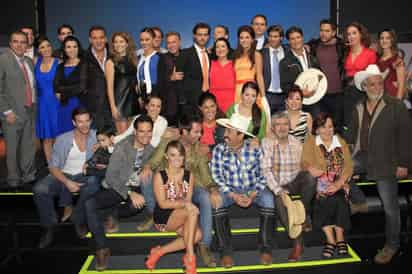 La productora Mapat López presentó al elenco completo de la nueva telenovela La sombra del pasado. (El Universal)