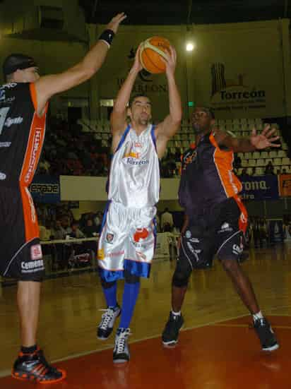 En este sentido se confirmó la llegada hoy por la noche de Karim Malpica, un jugador con mucha experiencia en el basquetbol mexicano, y quien sus dos ultimas temporadas las militó en el equipo de Panteras de Aguascalientes. (Archivo)
