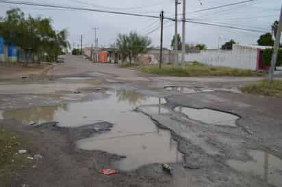 En mal estado. Aparecen más baches y hundimientos en calles de Matamoros a causa de las lluvias y el poco mantenimiento. (EL SIGLO DE TORREÓN)