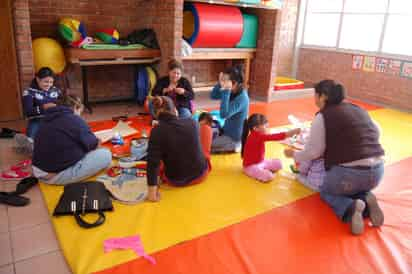 Actividad. Es para involucrar a los padres  el  desarrollo de sus hijos y que son atendidos en el centro. (EL SIGLO DE TORREÓN)