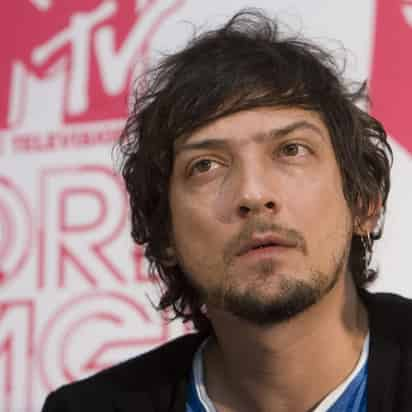 León Larregui arremetió en contra de los Grammys Latinos y de los artistas que participaron en la última entrega. (Archivo)