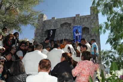 Despedida. El sacerdote fue sepultado en la capilla del Santo Sepulcro, acudieron sus familiares y fieles católicos el día de ayer.