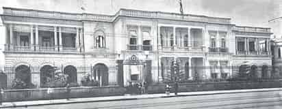 
Casa-palacio de Feliciano Cobián por la calle Bucareli, en la ciudad de México, actual sede de la Secretaría de Gobernación.