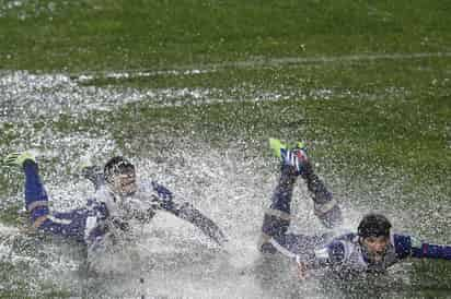 Cruz Azul se enfrentó al Wanderers de Sydney en una cancha en pésimo estado.