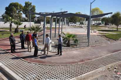 Recorrido. En la plaza comunitaria de El Dorado.