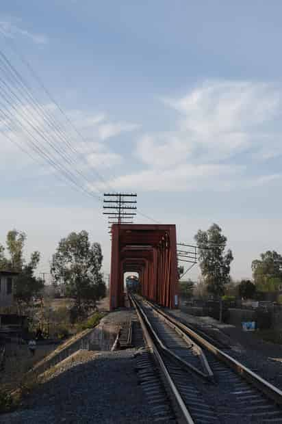 Emblemático. El 'puente negro' se encuentra como imagen oficial en el escudo de armas del municipio de Torreón.