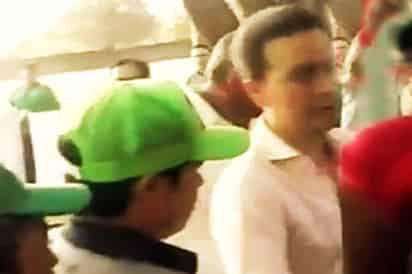 El gobernador ha sido duramente criticado por el gesto que tuvo con uno de sus trabajadores. (YOUTUBE)