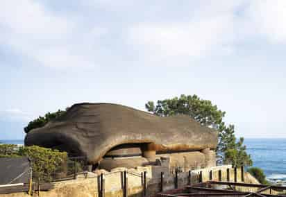 Joe and Etsuko Price Residence, Corona del Mar, California (1984-1989).