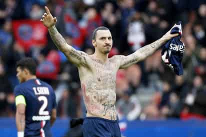 'Ibra' se tatuó en pecho y espalda, alrededor de 50 nombres de personas, representando a los más de 805 millones que sufren hambre en el mundo. (Archivo)