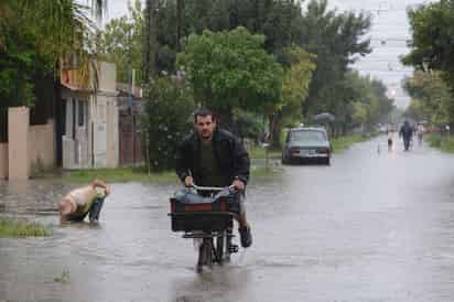 Frío. Estiman incluso hasta nevadas en algunas partes altas, además de trombas y tornados.