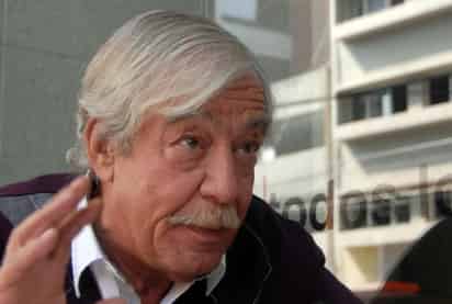 El autor. Eugenio Aguirre narra en su reciente novela 'Marieta, no seas coqueta', la historia real de una mujer que cambió el rumbo de la Revolución Mexicana de 1910, un homenaje a las soldaderas que tuvieron un papel fundamental en la gesta armada de 1910.