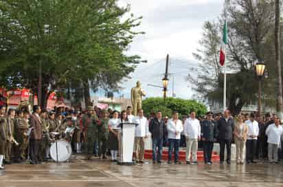 Acto cívico. Los tres poderes realizaron el acto cívico en la plaza Juárez de Francisco I. Madero.