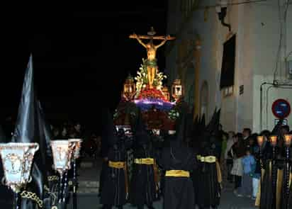 Todos. La procesión es dirigida al público en general.