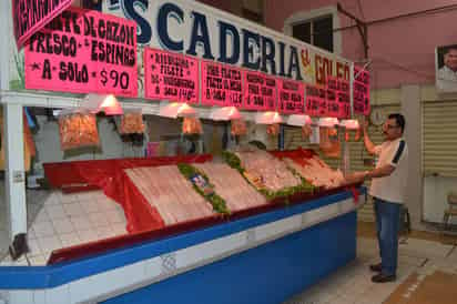 Tradición. La pescadería El Golfo se caracteriza por comercializar productos del mar frescos y a costos muy accesibles. (ANGÉLICA SANDOVAL)