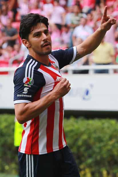 Rafael Márquez Lugo celebrando un gol, el ariete mexicano anunció su retiro de las canchas debido a lesión de rodilla. Márquez conquistó 20 goles con Chivas. (Jam Media)