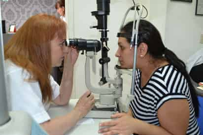 Atentos. Sólo optometristas y oftalmólogos pueden realizar los exámenes de la vista, según la Ley General de Salud.