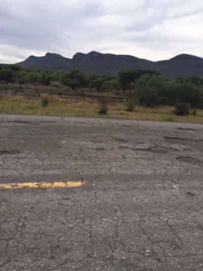 Evidencia. Baches por doquier se pueden observar cuando se recorre el tramo de la carretera de Cuencamé a Zacatecas.