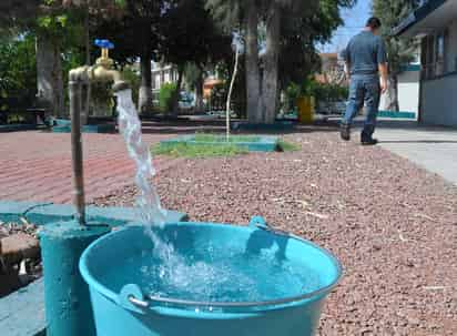 Las constantes interrupciones de electricidad perjudican diariamente el servicio de agua potable en la ciudad. (Archivo)