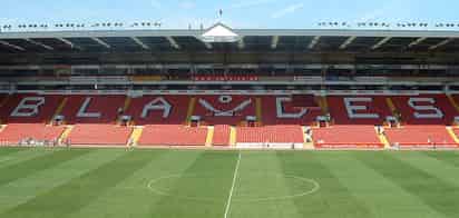 Actualmente, el estadio pertenece al Sheffield United F.C. y tras varias modificaciones tiene una capacidad actual de 32 mil 702 espectadores. (TOMADA DE INTERNET)