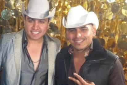 El cantante Julión Álvarez dijo que más allá de una rivalidad, tiene una fuerte amistad con Espinoza Paz.