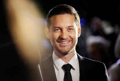 El actor estadounidense Tobey Maguire, conocido por interpretar al 'Hombre Araña' en la primera trilogía de la saga fílmica, festeja este sábado 40 años de vida con el papel de 'Bobby Fischer', famoso campeón de ajedrez, en la cinta 'Pawn Sacrifice'. (EFE)