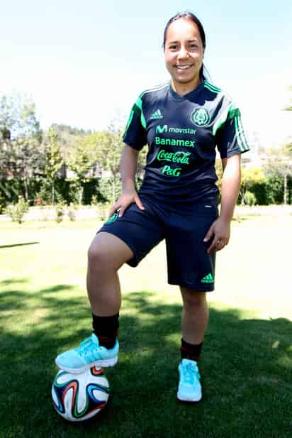 La delantera Charlyn Corral causó baja este jueves de la selección mexicana de futbol femenil que participará en los Juegos Panamericanos de Toronto 2015 tras presentar varicela. (ARCHIVO)