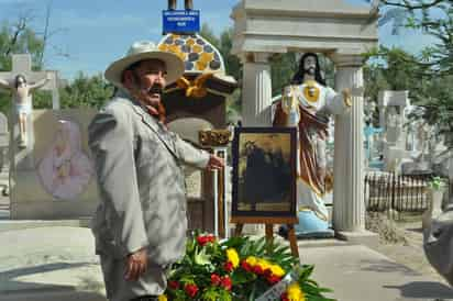 Historia. Conmemoran el 102 aniversario luctuoso del general Gregorio A. García en el Panteón Municipal Uno de Torreón. (GUADALUPE MIRANDA)