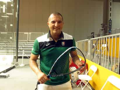 Álvaro Beltrán previo a su partido de raquetbol. Álvaro Beltrán va por la presea dorada en raquetbol