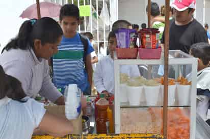 Contra la obesidad. A partir del nuevo ciclo escolar, la venta de comida considerada como chatarra quedará prohibida al interior de los planteles escolares en Coahuila. (EL SIGLO DE TORREÓN)