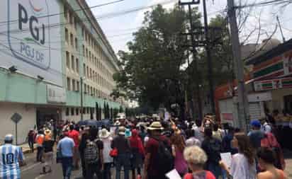 Los manifestantes arribaron a la PGJDF para protestar por el caso Narvarte. (Twitter)