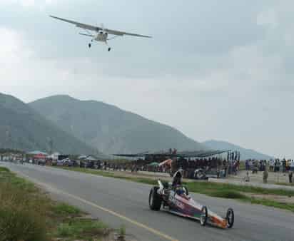 La pista del autódromo Torreón - Gerardo Lozano, será testigo el próximo domingo de este sensacional reto de gran velocidad. (Archivo)