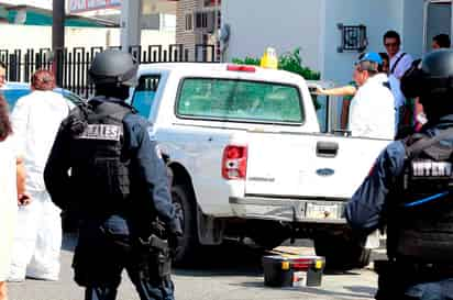 En una acción que no ha sido esclarecida elementos federales asesinaron a dos jóvenes en la Colonia ‘El Águila’ luego de una persecución que se originó por que un agente policial fue baleado. (EL UNIVERSAL)