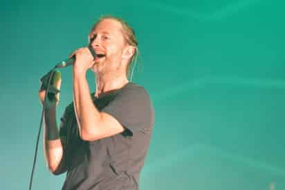 El músico y cantautor británico Thom Yorke, conocido por ser el cantante y compositor principal del grupo Radiohead, en los géneros de rock alternativo, art rock y música electrónica, celebra este miércoles 47 años, con la preparación de un álbum que marcará el regreso de la banda que lo vio nacer artísticamente. (ARCHIVO)