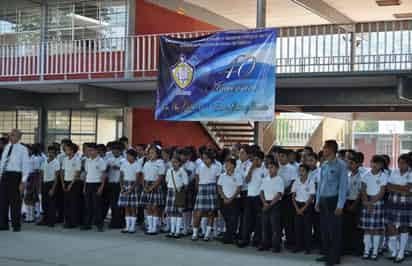 FIesta. La Secundaria Eulalio Gutiérrez celebró sus 40 años de servicio. (GUADALUPE MIRANDA)