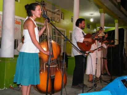 El trabajo. Chilenas, gustos, boleros, polkas y sones con el estilo de La Yerbabuena hacen parte del primer material.