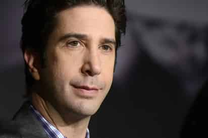 El actor y director estadounidense, David Schwimmer, quien es recordado como “Ross Geller”, de la serie “Friends”, celebra este lunes su cumpleaños 49 y lo hará con su regreso a la televisión. (ARCHIVO)