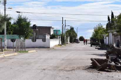 Pavimento. Las autoridades se comprometieron a iniciar un programa de pavimentación. (MARY VÁZQUEZ)