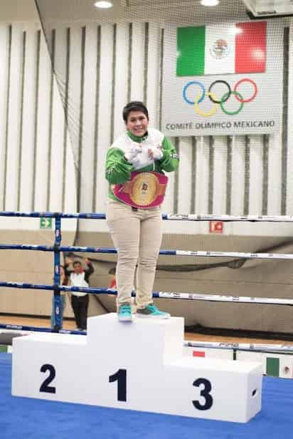 Joycelin festejó en grande la obtención del título. (Especial)