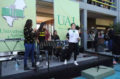 Presentan. Estudiantes conocen a los grupos culturales y deportivos de la UAL. (Ramón Sotomayor)