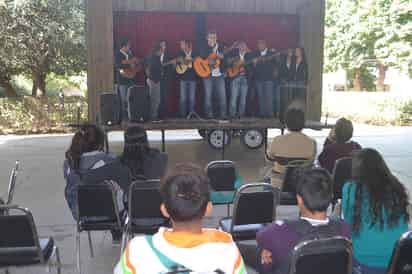 Festejo. Con rondallas, conferencias y encuentros deportivos fue que el Cbtis 159 arrancó con la celebración por sus 33 años. 