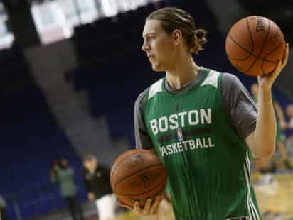 Kelly Olynyk estará en México con los Celtics de Boston. Saborean unos tacos rumbo a México