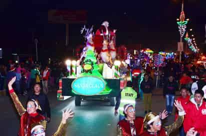 El desfile dará inicio a las 19:30 horas y tentativamente culminará a las 21:00 horas. (ARCHIVO)